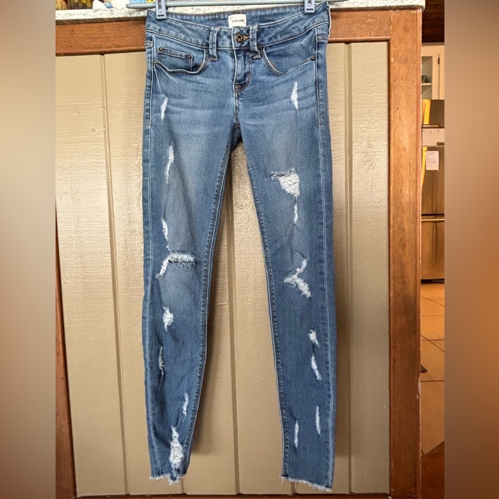 Sneak peek jeans